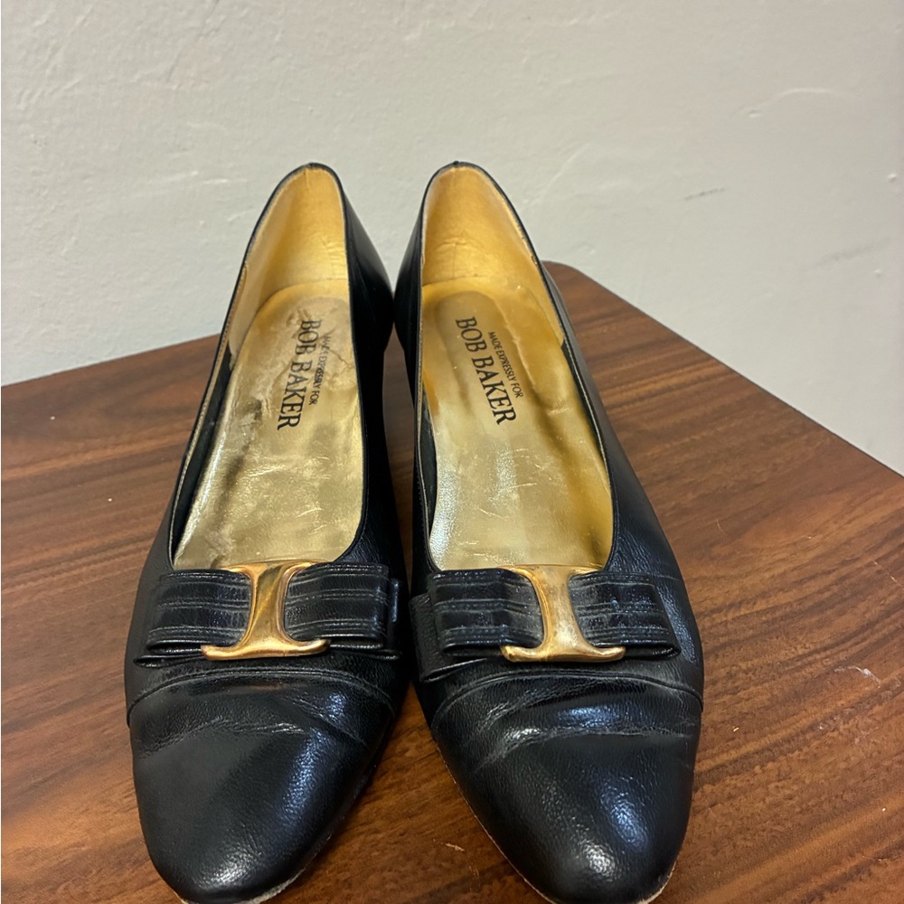 Blue Leather Punps with Gold Accent.